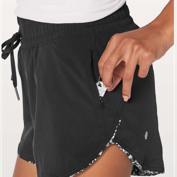 Lululemon Choose Side Short Black Chirasu Black Size 4 - Picture 8 of 8